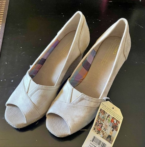 Tom's Wedge Shoes - Picture 1 of 9